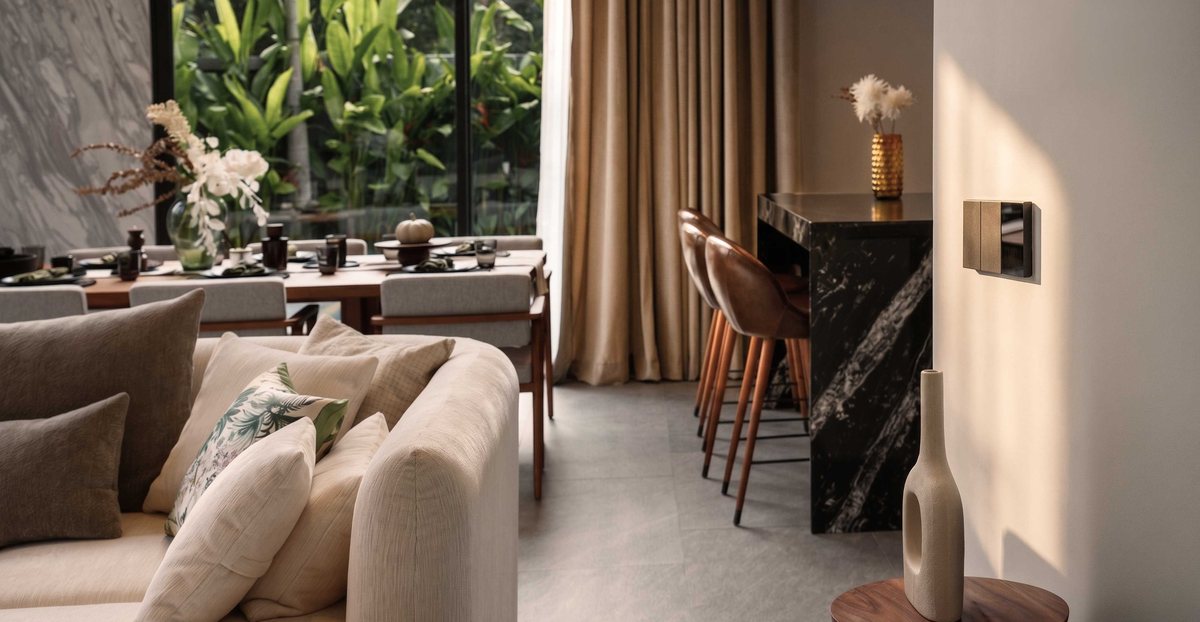 Interior design option with a living room and a bar